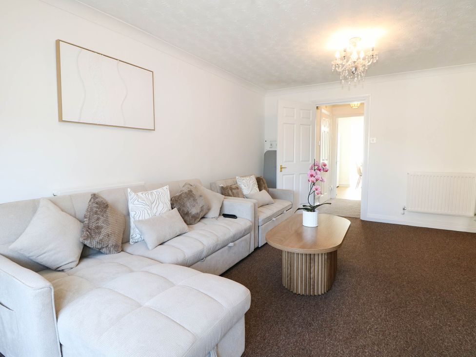 A living room with a sofa and coffee table at 4 Atlantic Close in Southampton