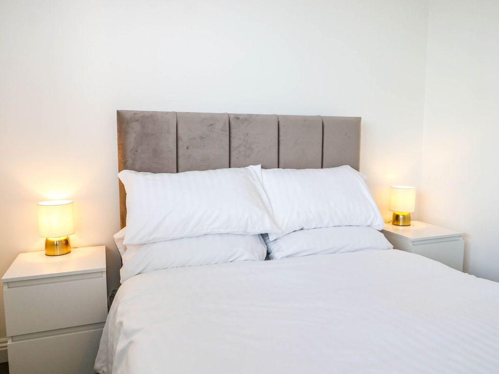 A bedroom with bed and lamps at 4 Atlantic Close Southampton