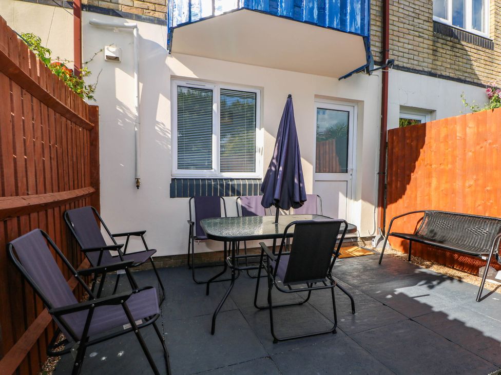 An outdoor seating area with chairs and a table at 4 Atlantic Close Southampton