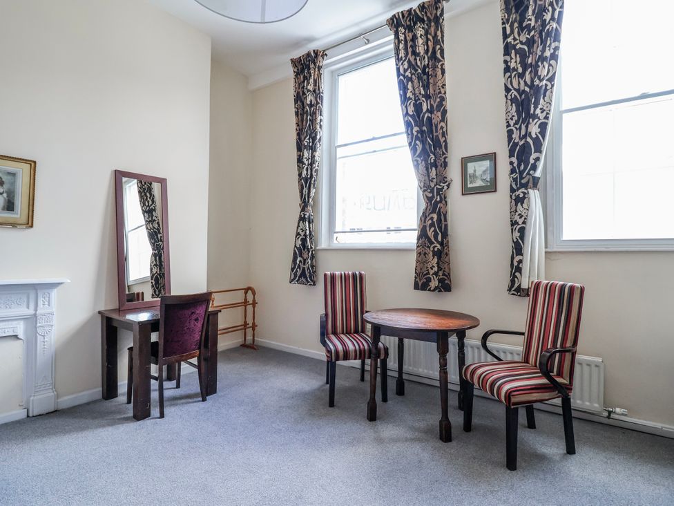 A sitting room with a table and chairs at Top floor apartment 