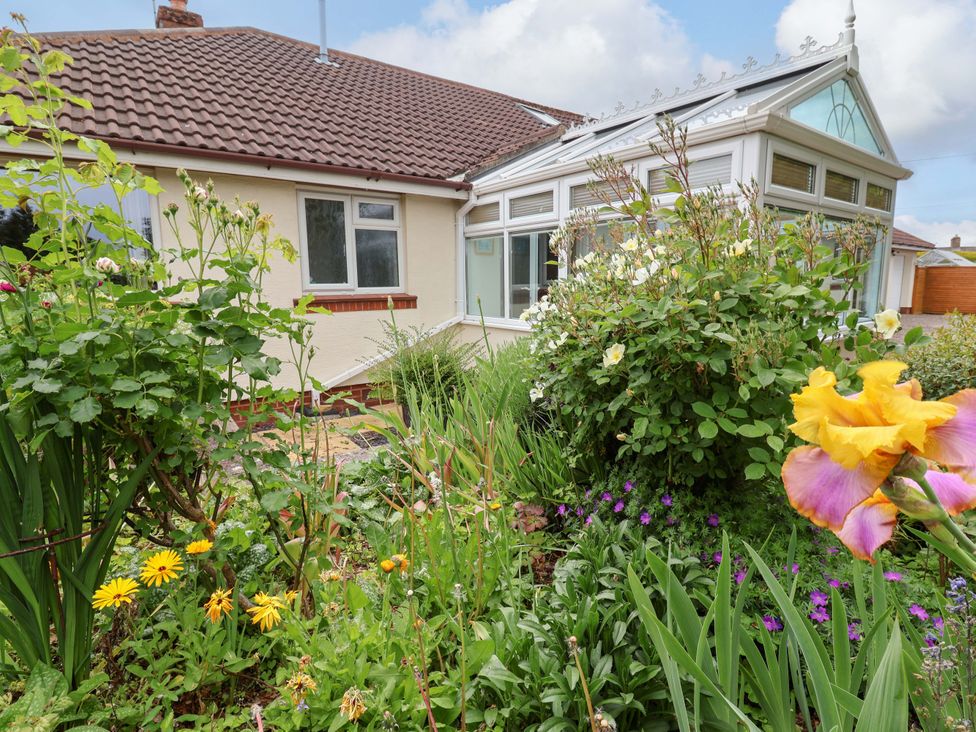 A house with garden plants and a conservatory at 26 Five Bells in Watchet