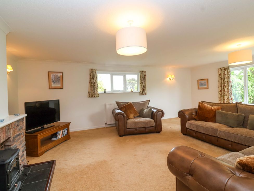 A living room with a television and sofas at 26 Five Bells in Watchet