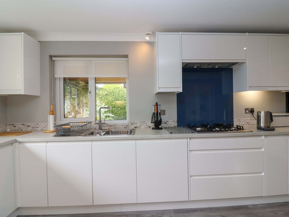 A kitchen with sink and gas stove at 26 Five Bells in Watchet