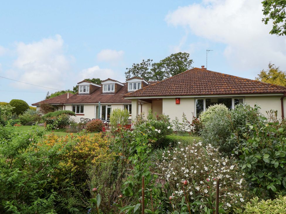 A house with a garden at 26 Five Bells in Watchet