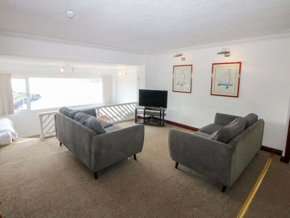 A living room with sofas and a television at Seaview in Y Felinheli