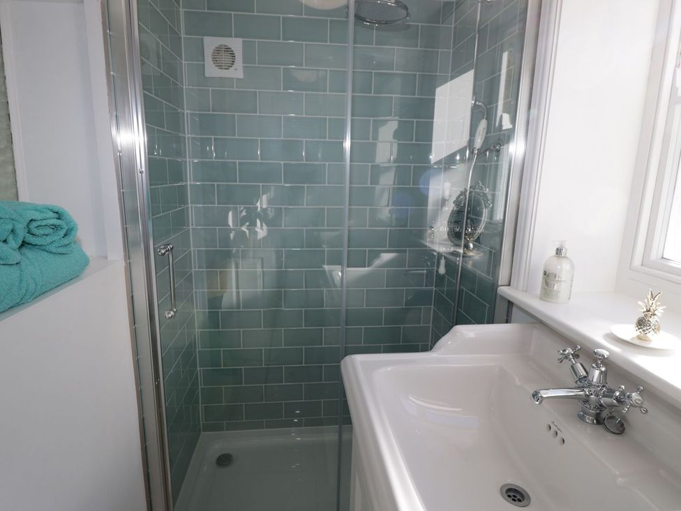 A bathroom with a shower and sink at Hamilton's Studio in Ryde