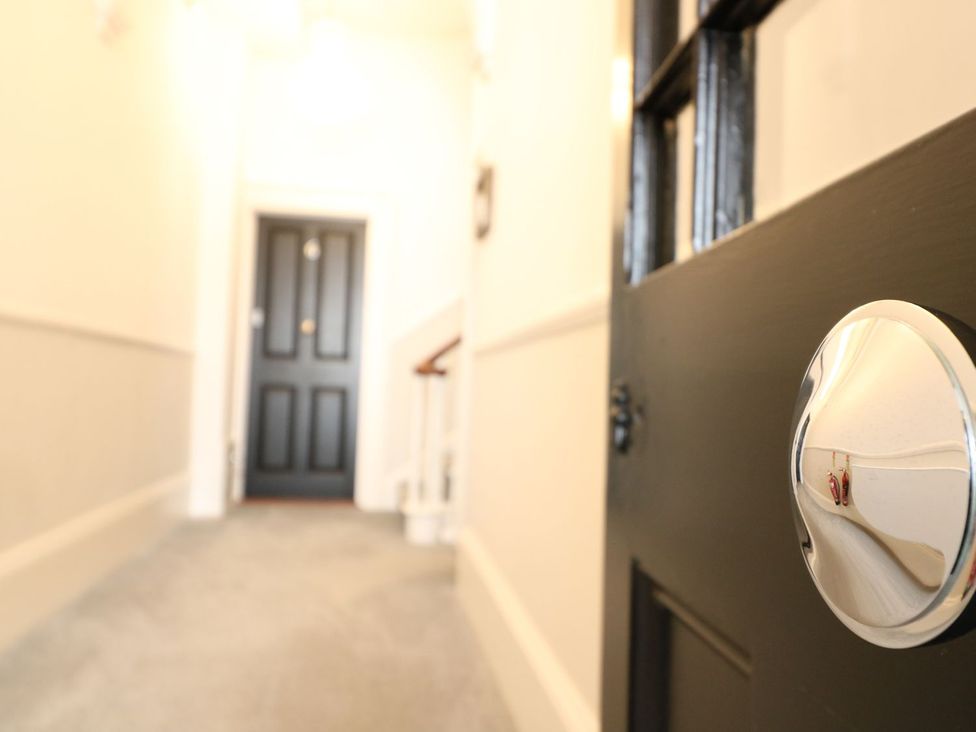 A hallway with a black door and door handle at Hamilton's Studio in Ryde