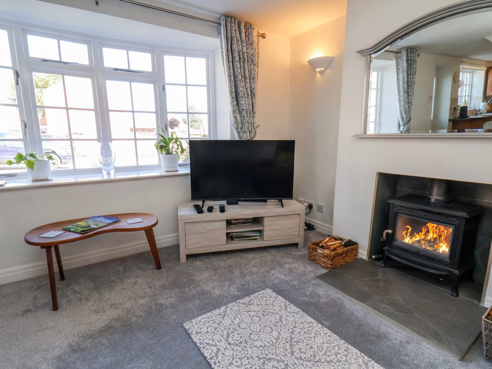A living room with a television and a fireplace at 1 West Ville Mews in York