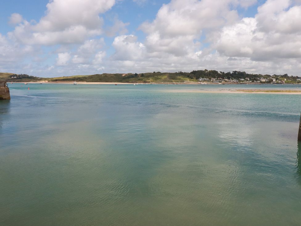 A view of water and boats at Stowaway Cottage in Padstow