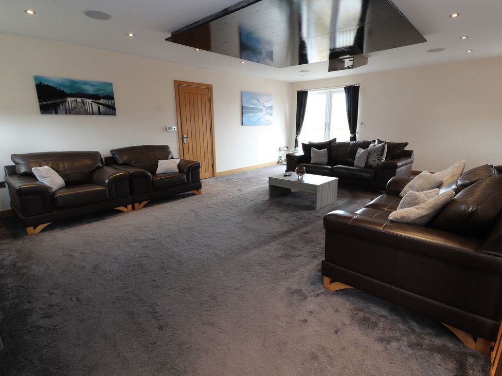 A living room with sofas and a table at The Wendover in Abergele