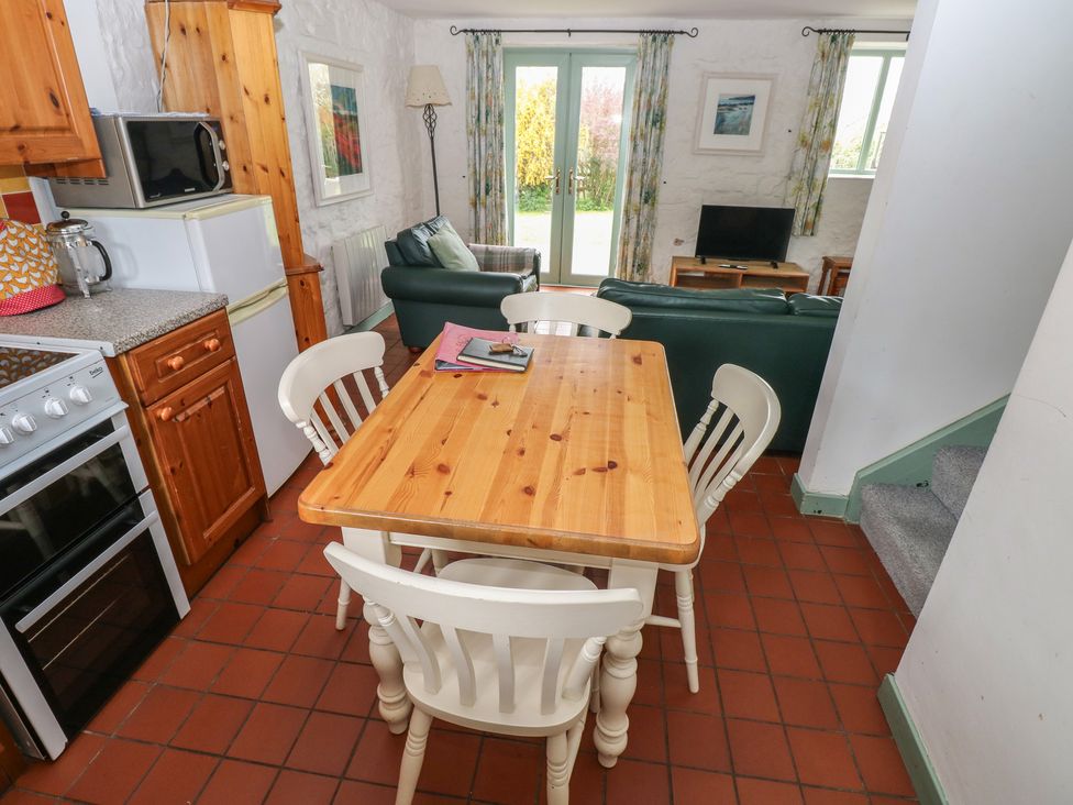A kitchen with a dining area and living room space at Swallow Cottage Cowbridge