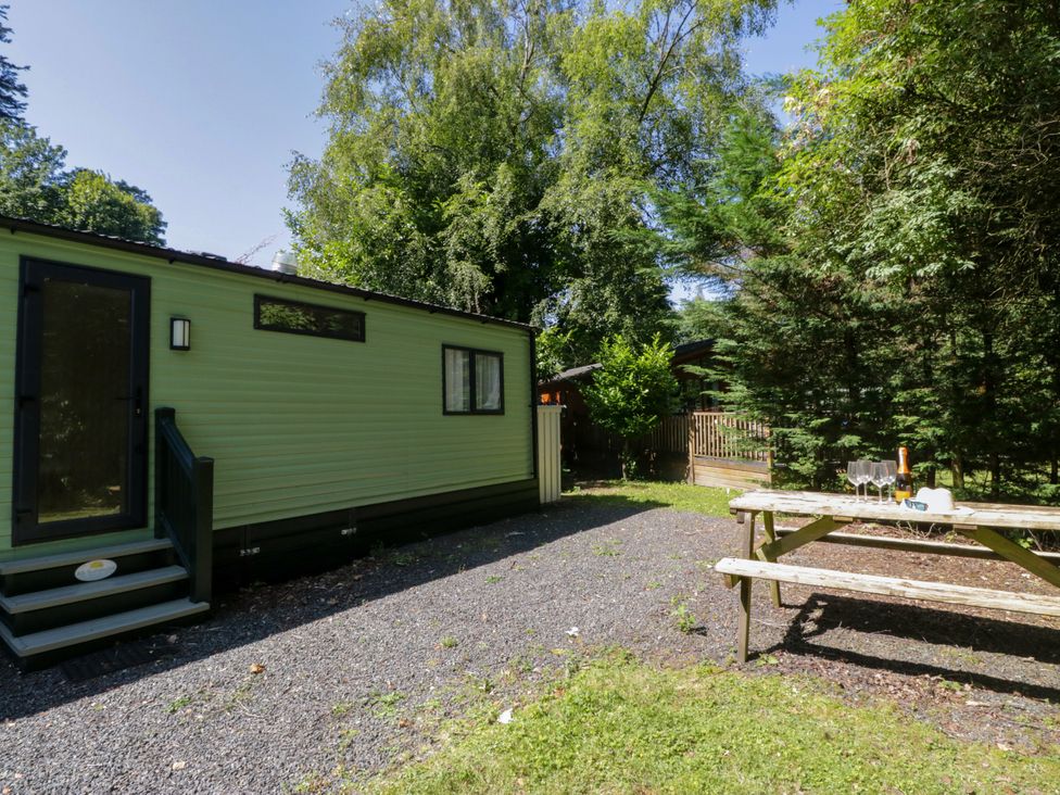 An outdoor area with a mobile home and picnic table at 51 Calgarth Park, Troutbeck