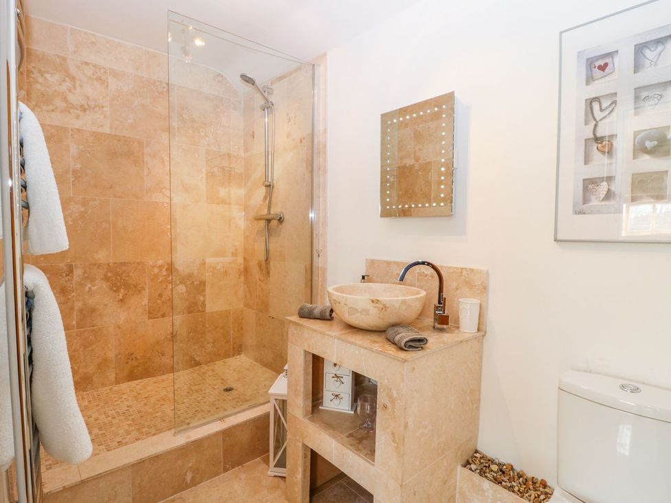 A bathroom with a shower, sink, and toilet at Tuft House in Hovingham