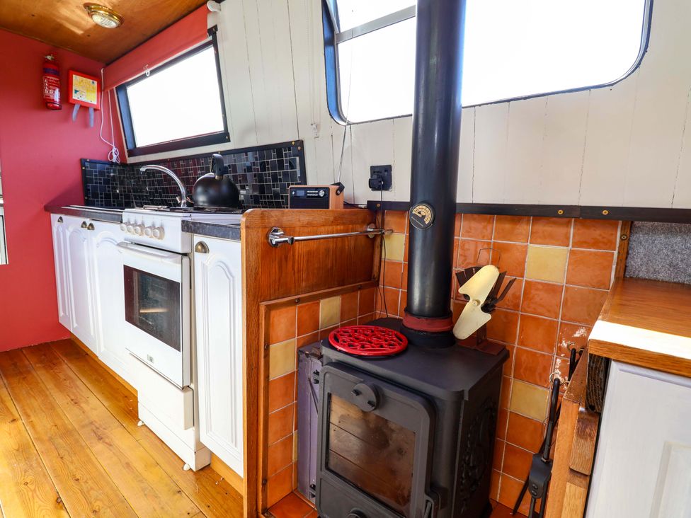 A kitchen with a stove and oven at Escape II Oakwood Marina
