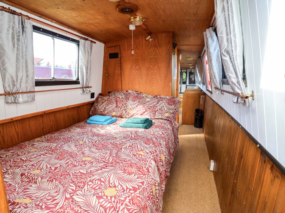 A bedroom with a bed and windows at Escape II Oakwood Marina