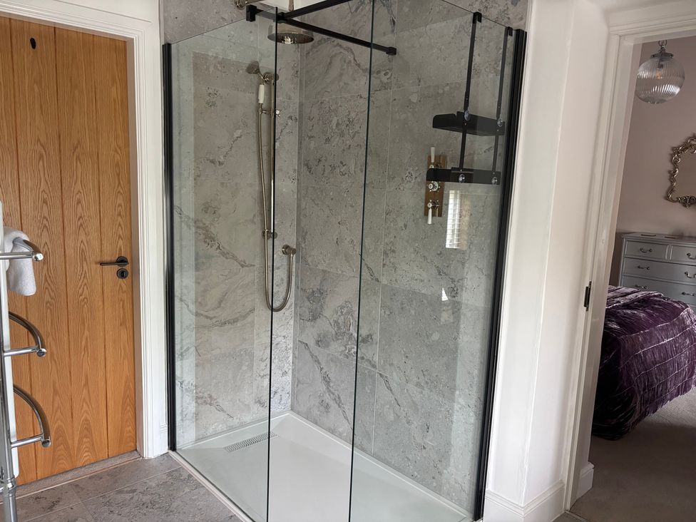 A shower enclosure in a bathroom at Holly Cottage in Totley