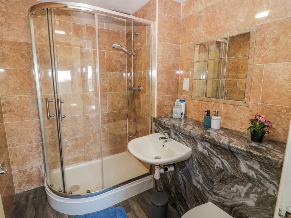 A bathroom with shower, sink and mirror at Apartment 10 in Birmingham