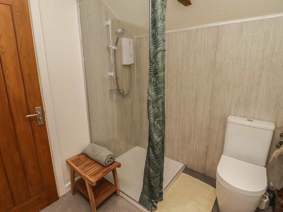 A bathroom with a shower and toilet at Cân adar in Llangeinor