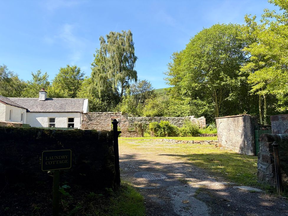 An outdoor view of Laundry Cottage in Strathpeffer