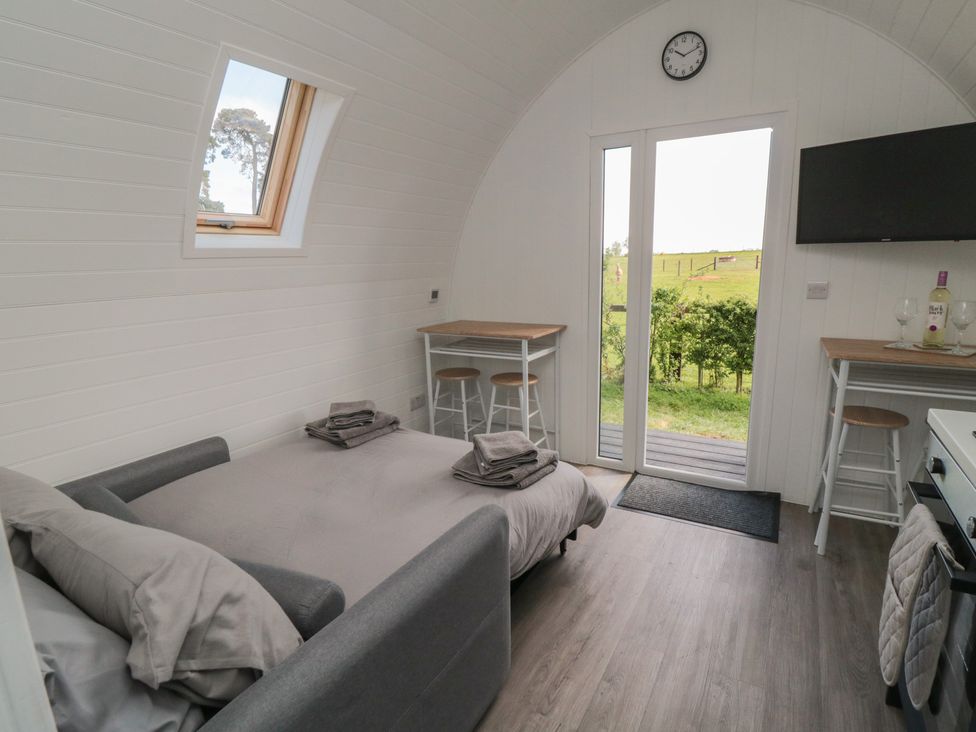 A studio with a bed and dining area at Starlight Sanctuary in Malton