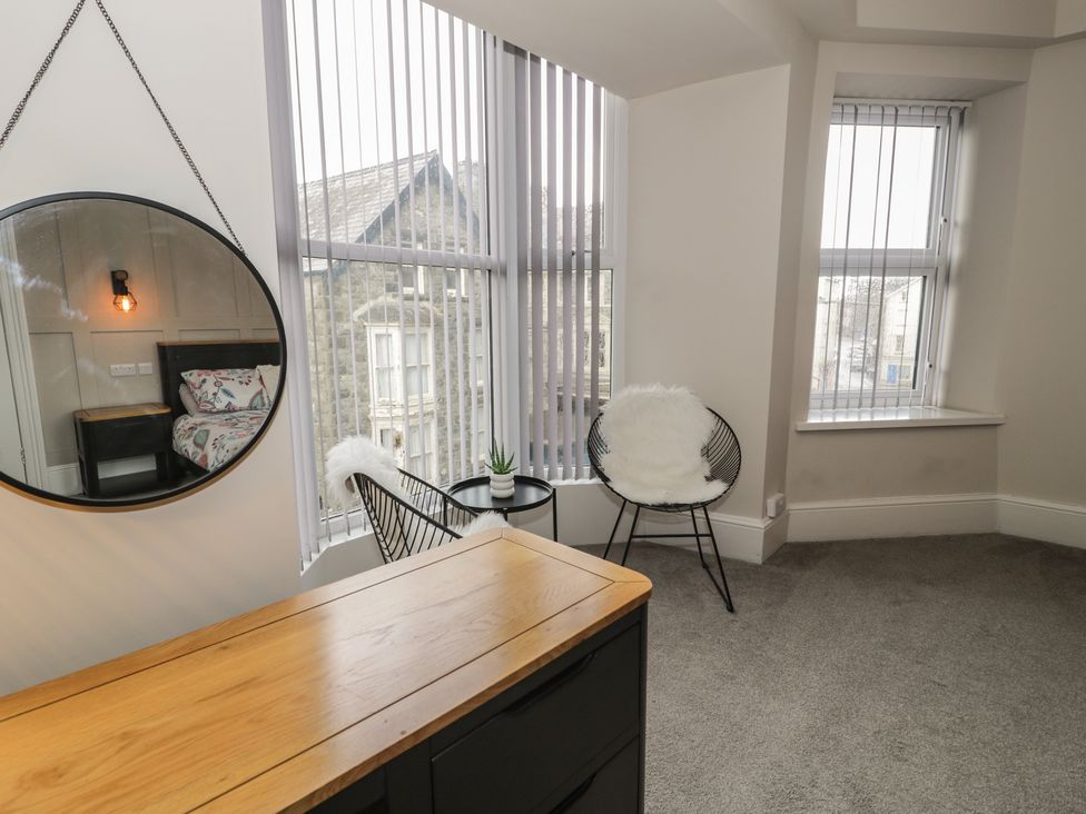 A bedroom with a mirror and a bed at Llety Cllyd in Barmouth