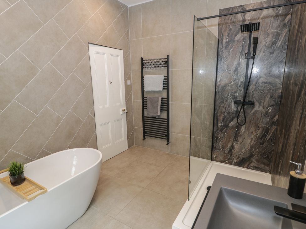 A bathroom with a bathtub and shower at Llety Cllyd in Barmouth