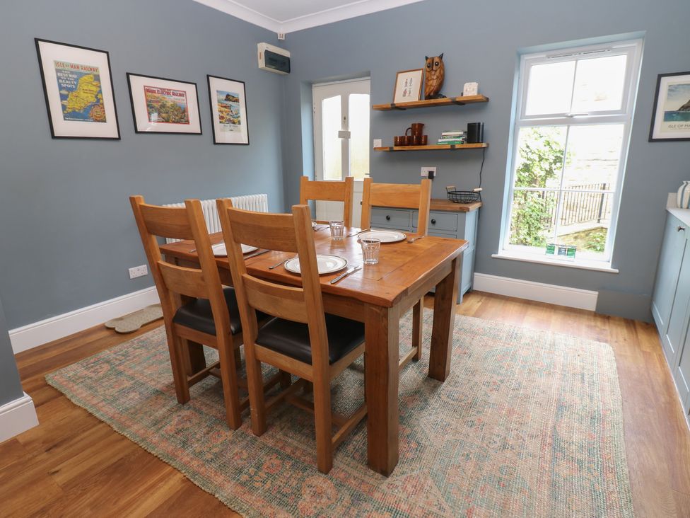 A dining room with a table and chairs at 2 West View in Richmond