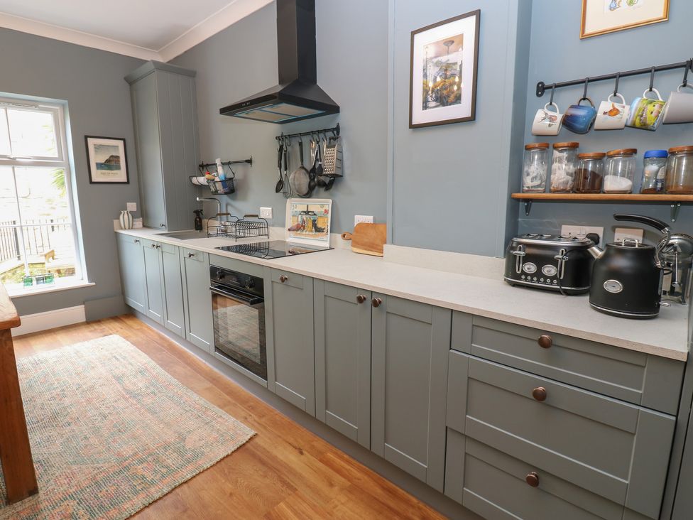 A kitchen with cabinets and appliances at 2 West View in Richmond