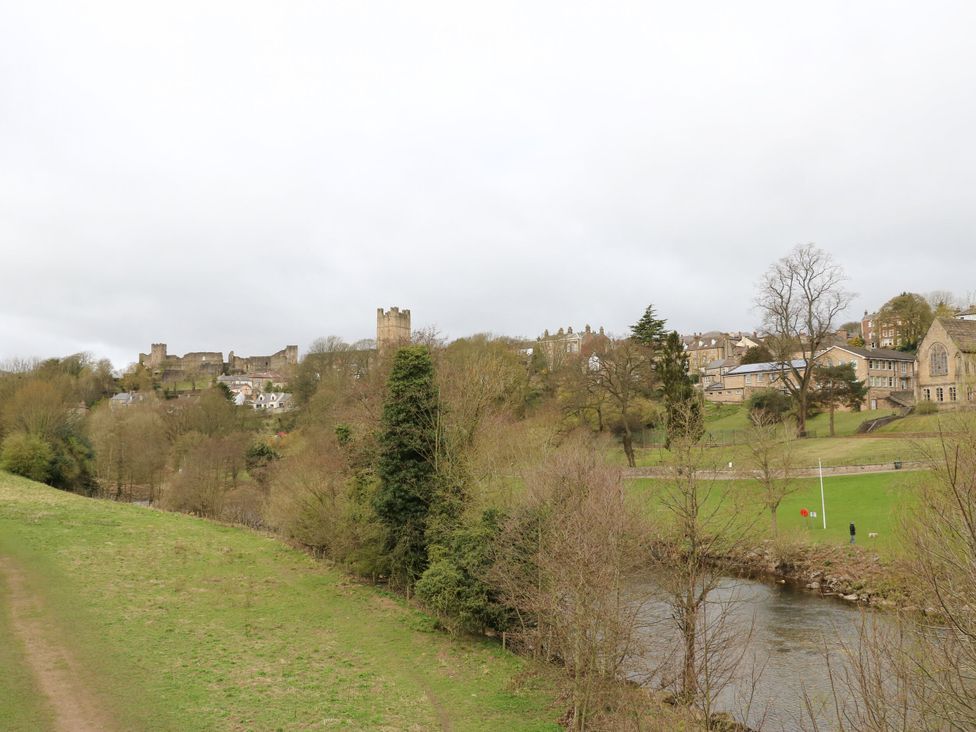 A view of a castle and buildings along a river in Richmond
