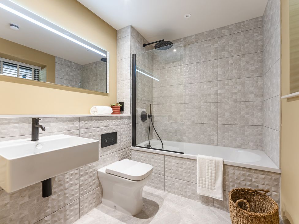 A bathroom with a sink, toilet, and bathtub at tbc in St. Ives