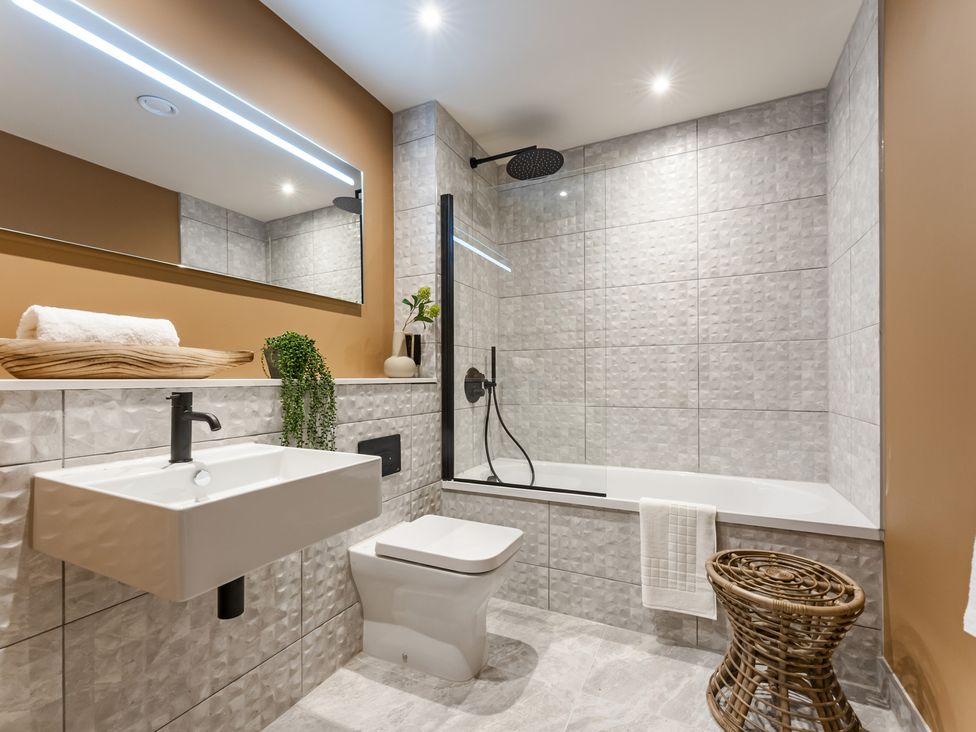 A bathroom with a sink, toilet, and bathtub at tbc in St. Ives