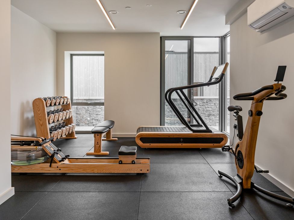 A gym with exercise equipment at Hidden 7- Coastal Loft St Ives