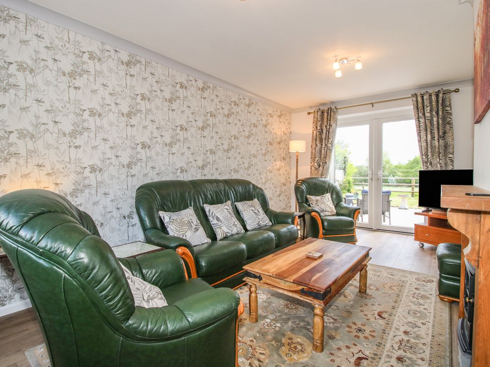 A living room with sofas and a coffee table at Onny Views in Craven Arms