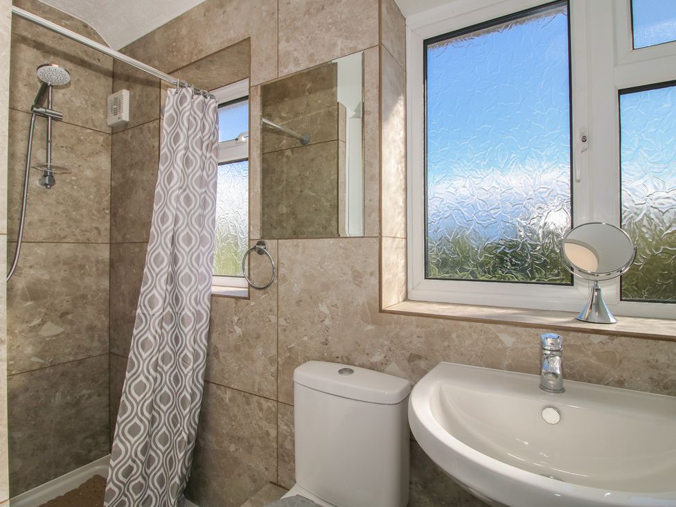 A bathroom with a shower, toilet, and sink at Onny Views in Craven Arms