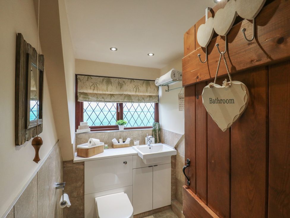 A bathroom with a sink and toilet at Barclay Cottage in Biddenden