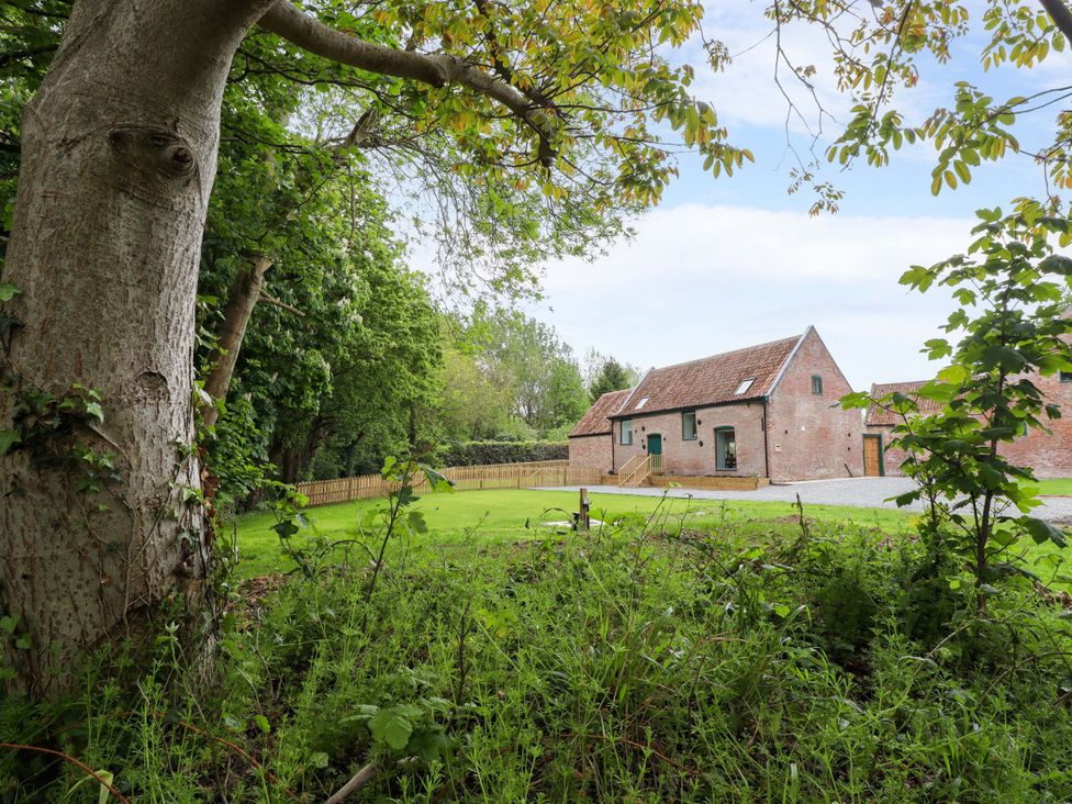 A building surrounded by grass and trees at Bobblehat Barn Alford