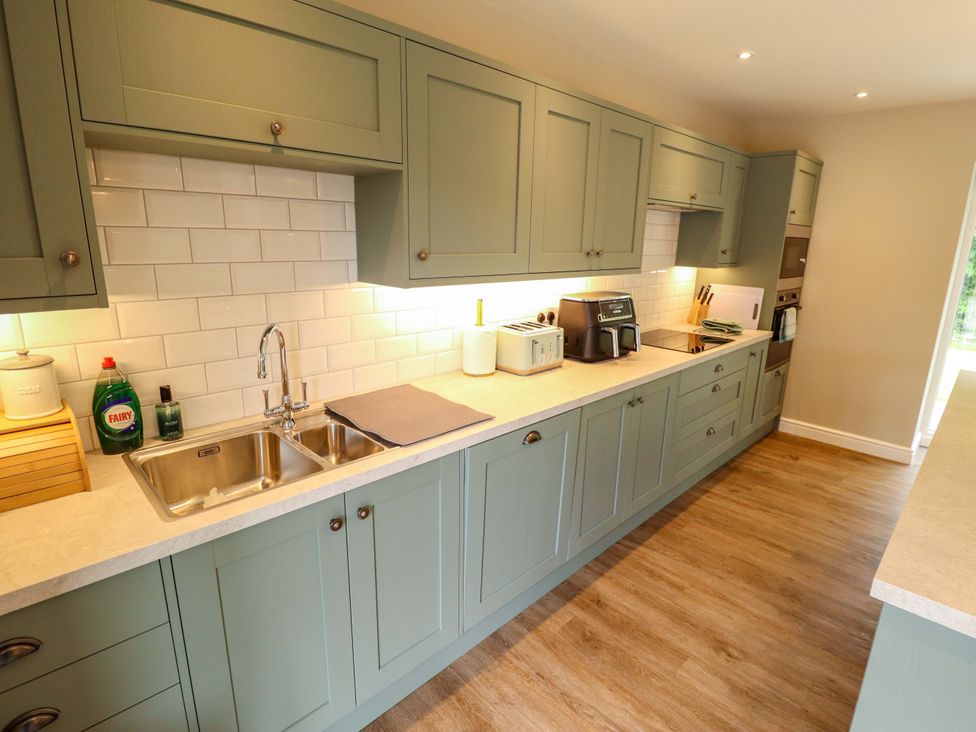 A kitchen with cabinets and appliances at Bobblehat Barn Alford