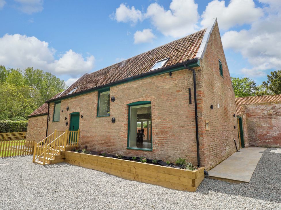 A house with stairs and garden at Bobblehat Barn in Alford