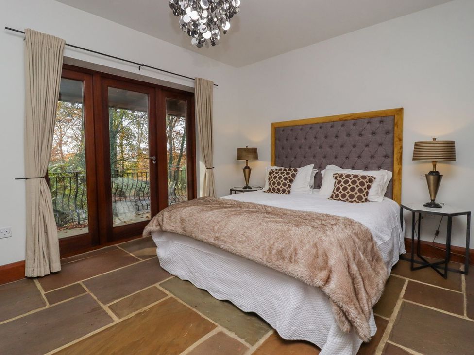 A bedroom with a bed and outdoor view at Sandy Gate in Knaresborough