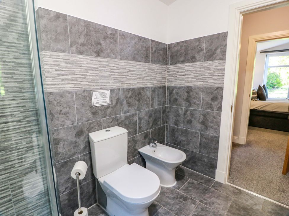 A bathroom with a toilet and bidet at Castle House Lodge in Glasgow