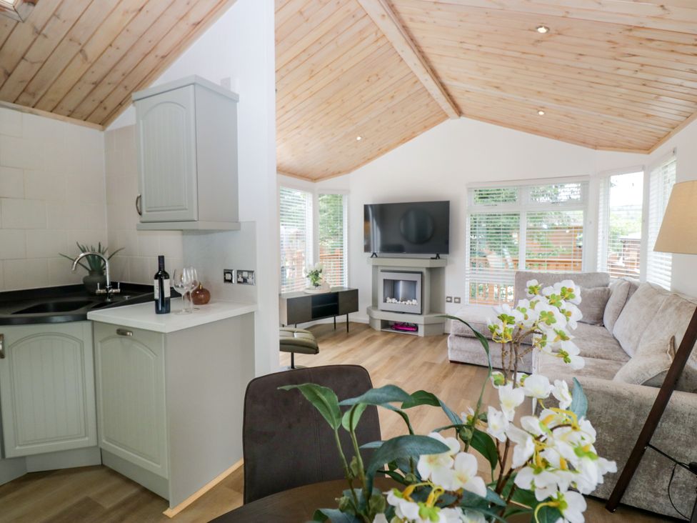 A living room with a sofa and coffee table at Fox Red Retreat in Troutbeck Bridge