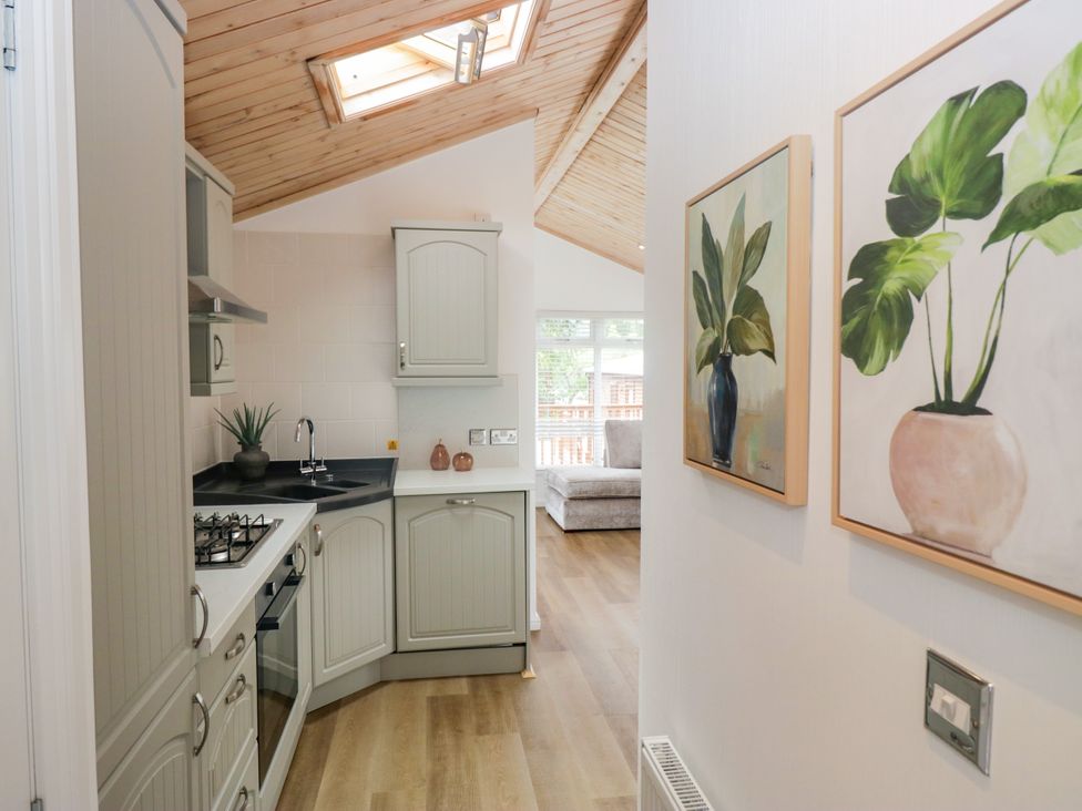 A kitchen with cabinets and appliances at Fox Red Retreat in Troutbeck Bridge