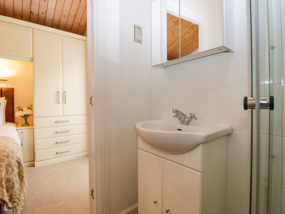 A bathroom with a sink and shower at Fox Red Retreat, Troutbeck Bridge