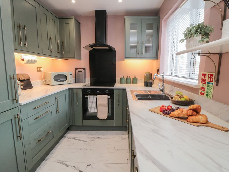 A kitchen with cabinets and appliances at 3 Beck Mews in Cayton