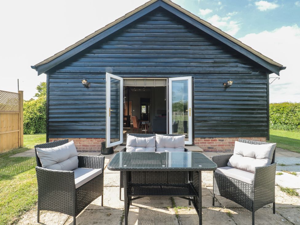 A garden area with outdoor furniture at Annex at Barnfield House Devizes