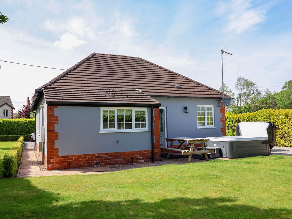 A house with a lawn and hot tub at 18 Crewe Road Crewe