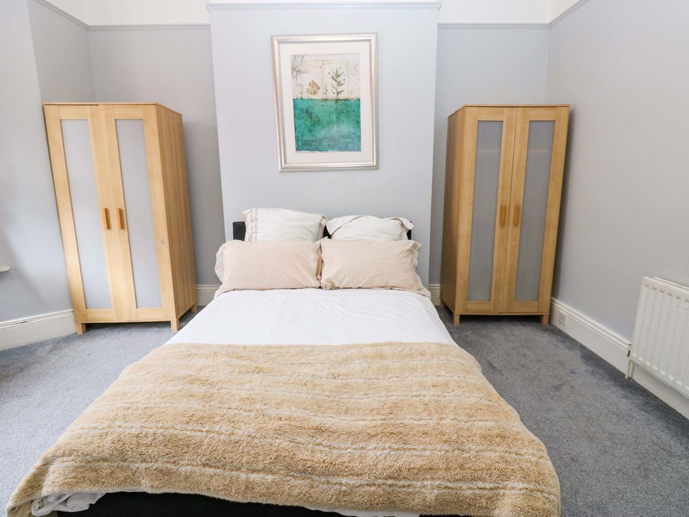 A bedroom with a bed and two wardrobes at 17 Fairfield Road