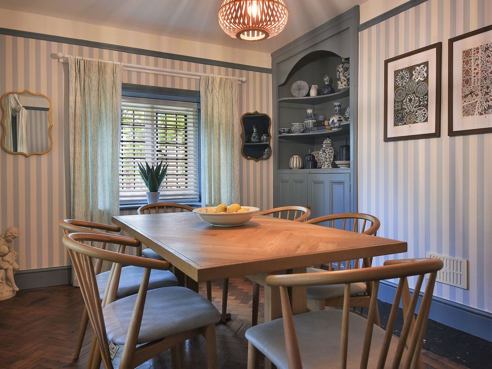 A dining room with a table and chairs at Home Farm Cottage Peterborough