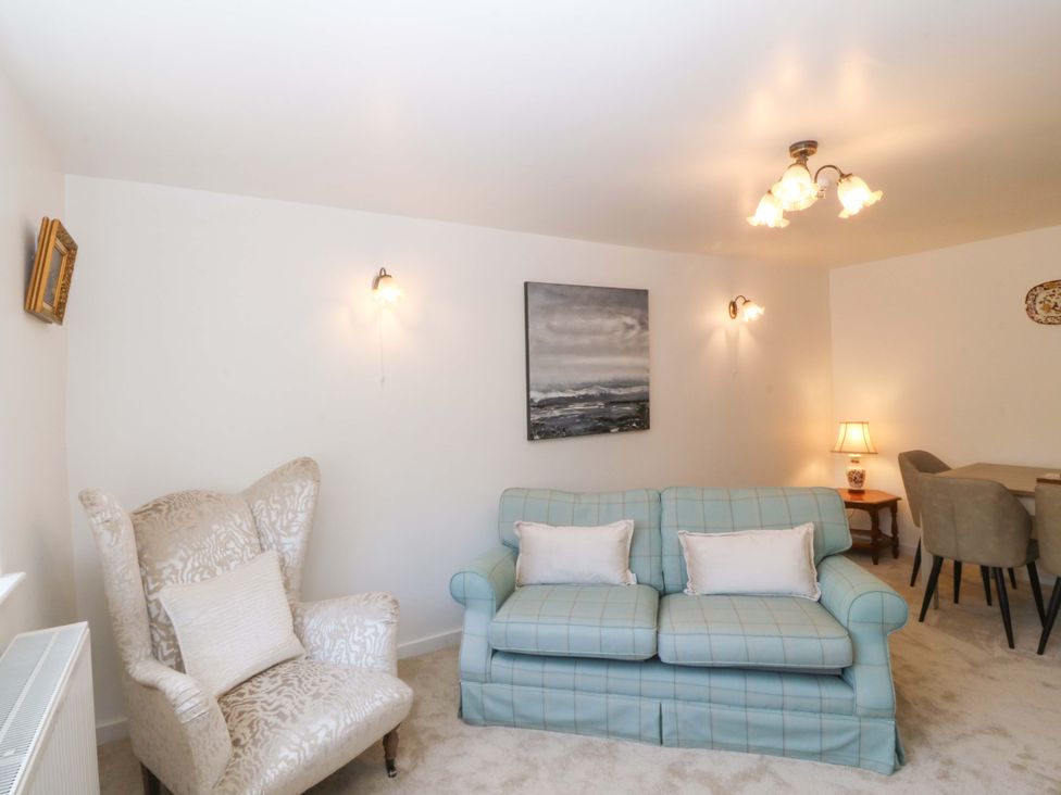 A living room with seating and a painting at Cil Y Coed in Star near Llanfairpwllgwyngyll