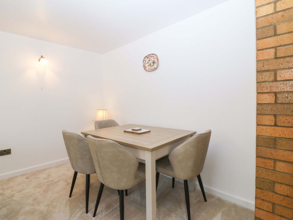 A dining area with a table and chairs at Cil Y Coed in Star near Llanfairpwllgwyngyll